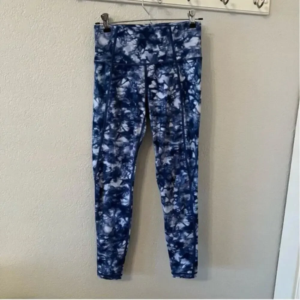 Athleta Blue Tie Dye Salutation 7/8 Tights in Powervita